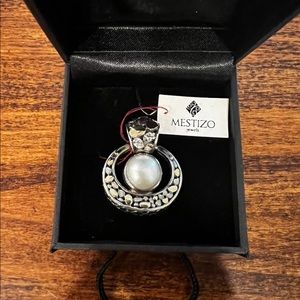 NWT pendant silver & gold & pearl